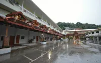 Piyaporn Hill Paradise Hotel - parking