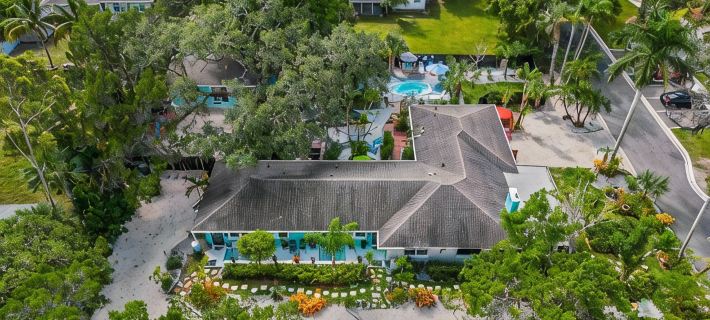 Salty Lime Villa 2-Riverview w/Pool on Riverwalk, Near Ami Beaches, Pet Friendly Các khách sạn ở Bradenton