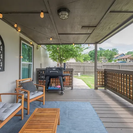 Charming 5 Bedroom w/ Self Check-In, Garage Parking & Pet Friendly