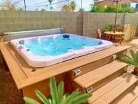 Heated Pool & Hot Tub ⭐️ Mins to Old Town, ASU, Hiking and ⛳️ - สระว่ายน้ำส่วนตัว