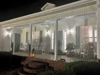 Beautiful family-sized retreat near Troy University. Large Porch & Cozy Patio! - 3-Star