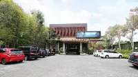 Savita Garden Inn - parkir
