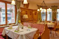 Flair Hotel Zum Storchen - Desayuno