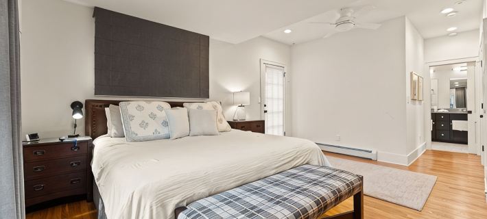 Heated pool and steps from downtown Saugatuck! Family-friendly retreat Hotels in Saugatuck
