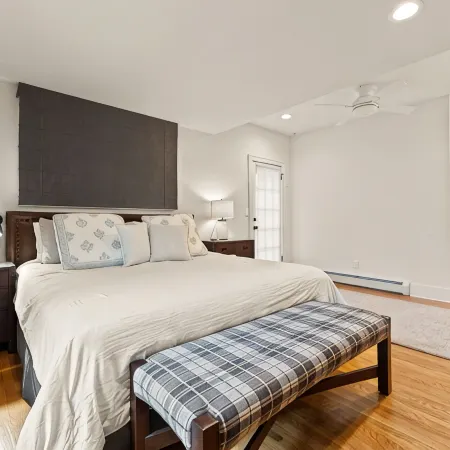 Heated pool and steps from downtown Saugatuck! Family-friendly retreat