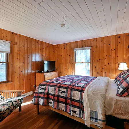 The Cabin- cozy cottage on the sandy shores of the Chippewa Flowage