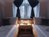 Bloom Inn - Hostels