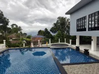 Moya Villa dan Resto - Pools