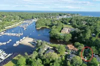 Waterfront Coastal Cottage in Kennebunk, Maine - 4 stjerner
