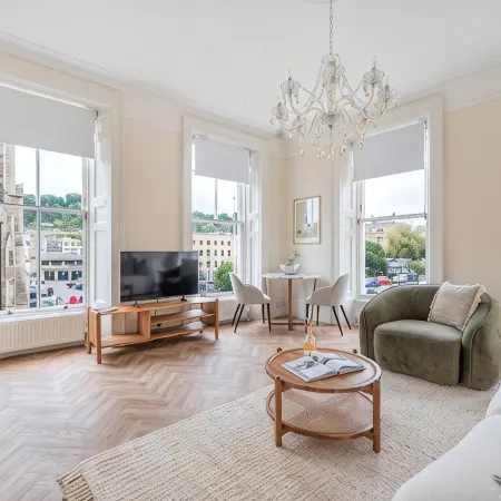 Bright & Spacious 1BR in Bath’s Centre - VAT Q