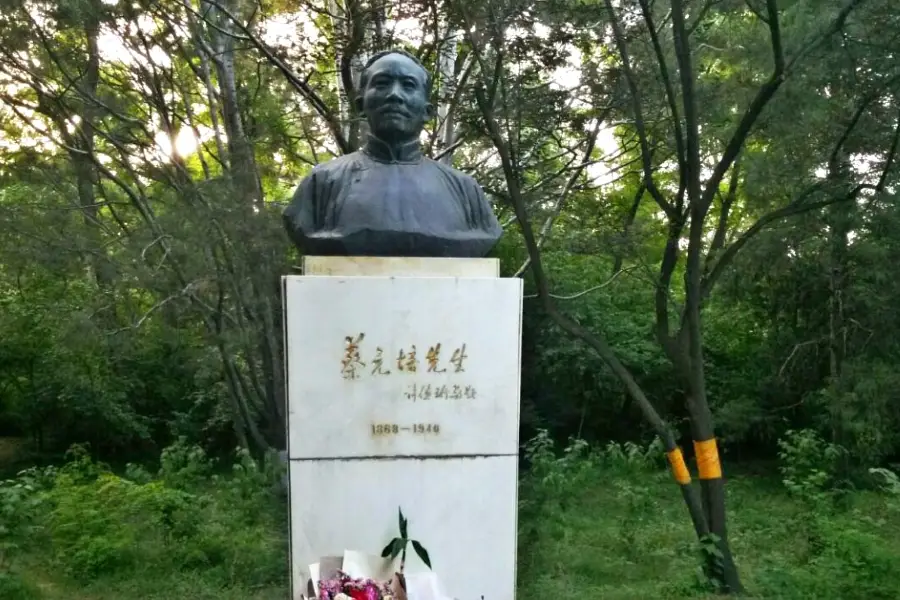 Cai Yuanpei Statue