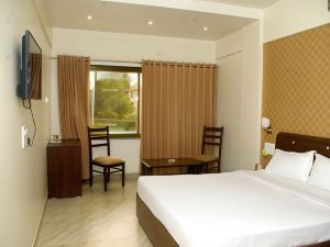 Hotel Gulmohar Pride