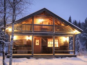 Isokenkäisten Klubi - Wilderness Lodge