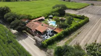Inviting 14-Bed Villa in Toro Valle del Cauca Hotels in San Francisco