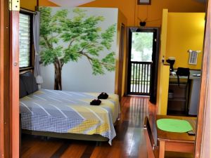 Sanpopo Tree Top Cottage - A Gold Standard Tourism Approved Vacation Home