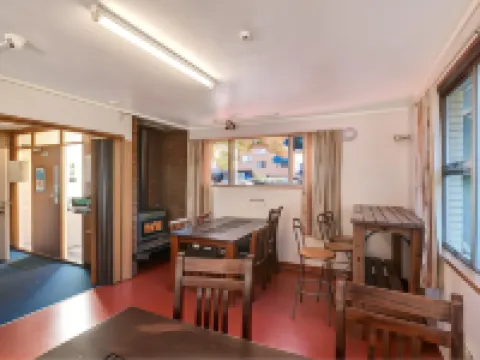 The Flaming Kiwi Backpackers Hotels in Queenstown