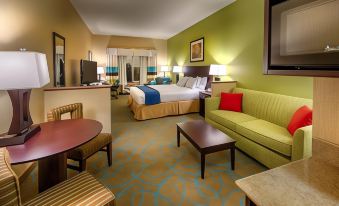 Holiday Inn Express & Suites Red Bluff-South Redding Area