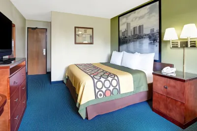 Super 8 by Wyndham Newport News/Jefferson Ave. Hotel dekat Newport News Amtrek Station