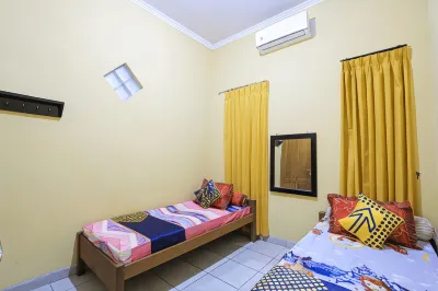 OYO 2440 Wallet Family Residence Syariah Hôtels à : Lumajang
