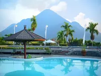 Grand Whiz Hotel Trawas Mojokerto - Pool
