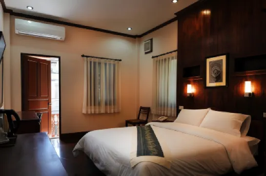 Pakhongthong Villa Hoteles cerca de Wat Mai