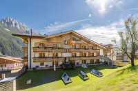 Berg Hotel Latemar Spitze Các khách sạn ở Pozza di Fassa