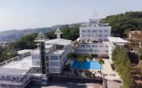 Royal Senyiur Hotel Pasuruan Hotel dekat Wisata Alam De Picnic