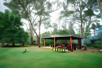 Alpine Riverside Cottages Hotels in Porepunkah