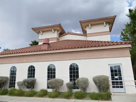 Hawthorn Suites by Wyndham Las Vegas/Henderson Отели рядом с достопримечательностью «Аризона Хот Спрингс»