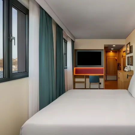 Hampton by Hilton Istanbul Sirkeci Отели рядом с достопримечательностью «Сиркеджи»