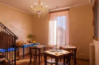 Regina Bed and Breakfast Hotels near فيلا ديستي