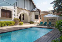 La Moderna Suites - Swimmingpools