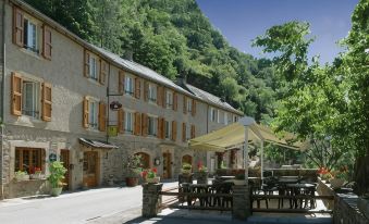 Hôtel Restaurant le Relays du Chasteau - Logis Hôtel
