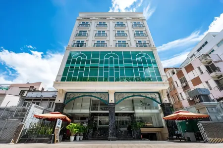 Emerald Central