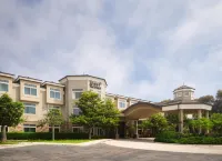West Inn & Suites