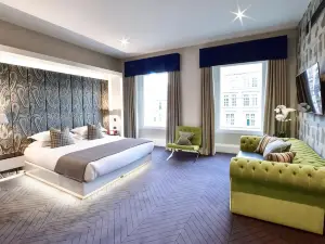 เดอะ รัทแลนด์ โฮเทล แอนด์ อพาร์ตเมนต์