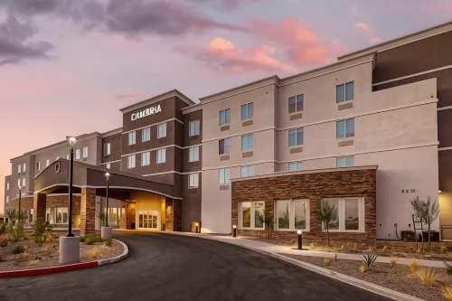 Cambria Hotel El Centro - Imperial فنادق في براولي