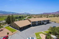 Broken Spur Inn & Steakhouse Hotels in Torrey