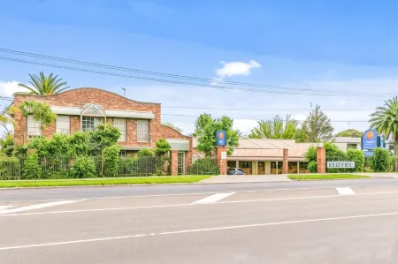 Comfort Inn Greensborough Отели рядом с достопримечательностью «Парк Элтем Лоуэр»