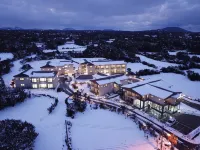 Ocean Square Resort Hotel dekat Seongeup Folk Village