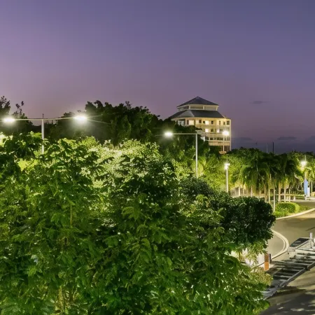 Coastal Harbour Lights I Pool, Gym & Prime Location