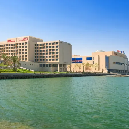 Hilton Garden Inn Ras Al Khaimah Отели рядом с достопримечательностью «Торговый центр Al Manar»
