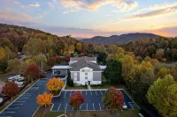 Holiday Inn Express & Suites SYLVA - WESTERN CAROLINA AREA by IHG - parking