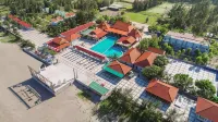 Ruby Star Quynh Resort Các khách sạn gần Đền Cờn