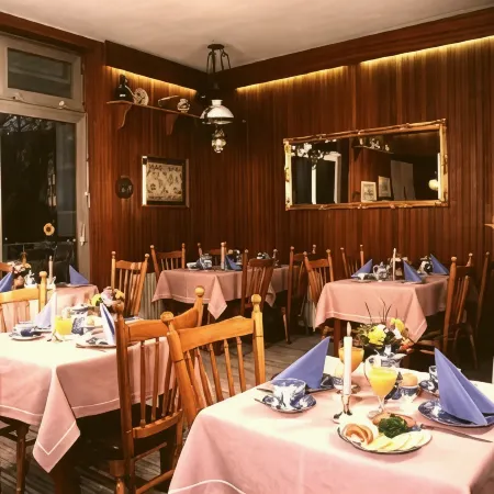 Hotel Stephan Отели рядом с достопримечательностью «Станция Altona »
