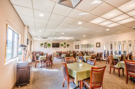 Quality Inn & Suites Escanaba North Отели в г. Bay de Noc Township