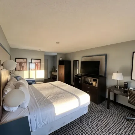 AmericInn by Wyndham Reedsburg