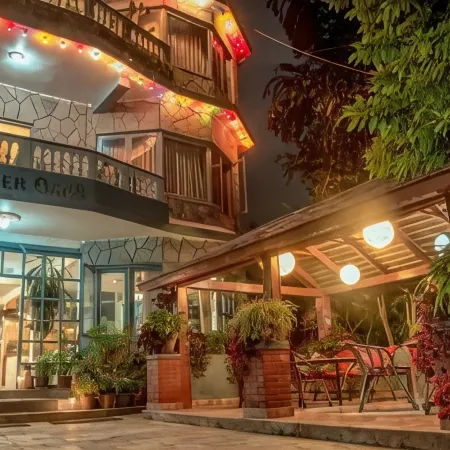 Hotel Silver Oaks Inn