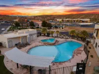 Latitude Adjustment Townhouse - Swimmingpools