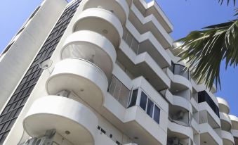 3 Pool with Condo Opposite the Train Station, Near Old City and Nimman
